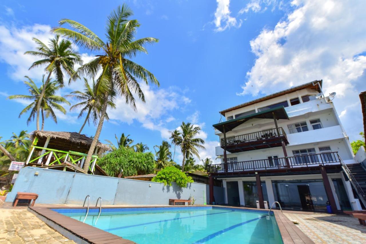 Lucky Seven Beach Resort Hikkaduwa Exterior foto