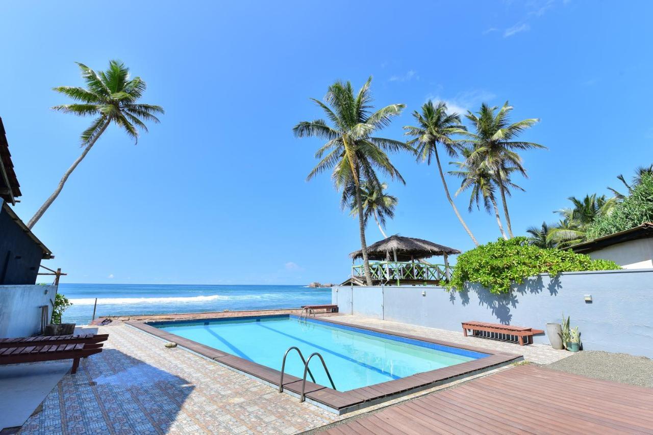 Lucky Seven Beach Resort Hikkaduwa Exterior foto